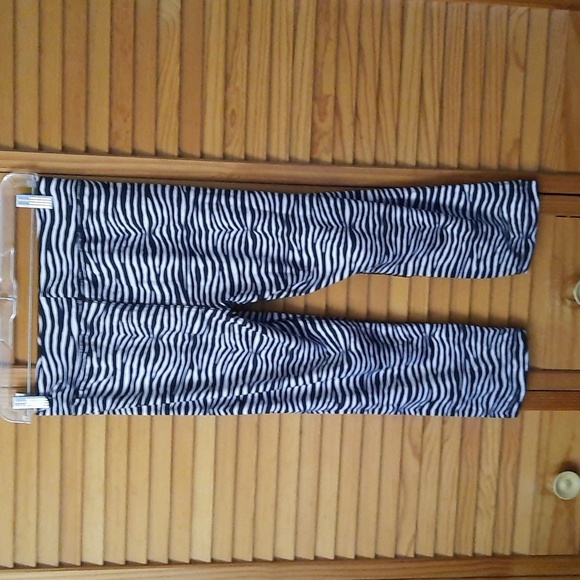 Michael Michael Kors Black & White Zebra Print Yoga Waistband Capri Size Small - Picture 3 of 5